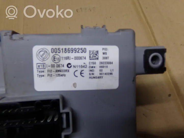 Fiat Punto (199) Module de fusibles 00518699250