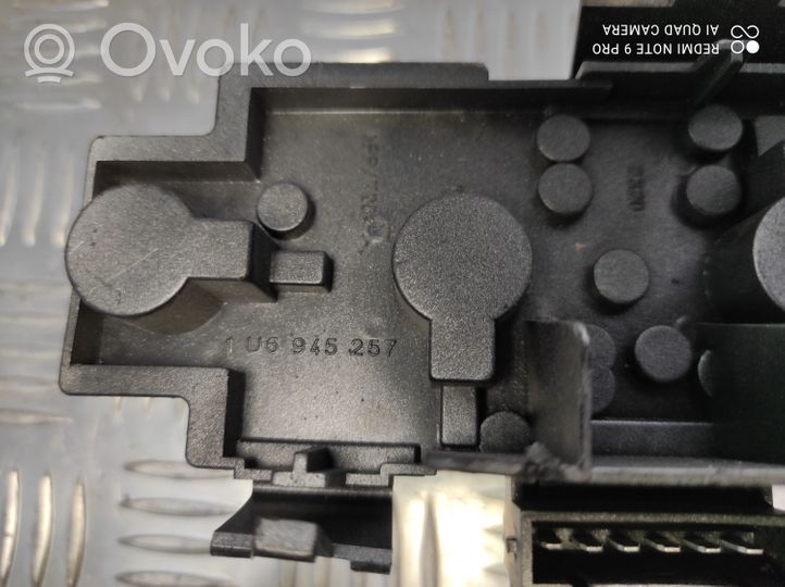 Skoda Octavia Mk1 (1U) Porte ampoule de feu arrière 1U6945257
