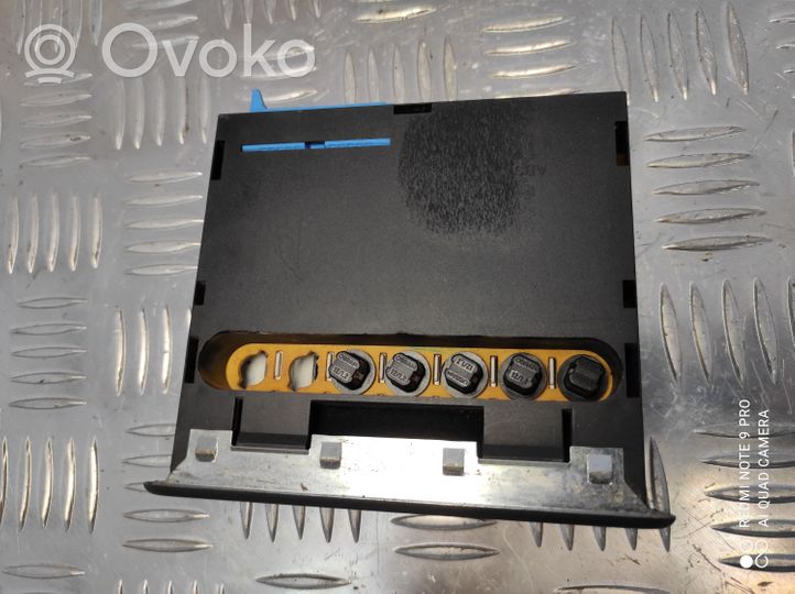 Opel Kadett E Monitori/näyttö/pieni näyttö 90240511