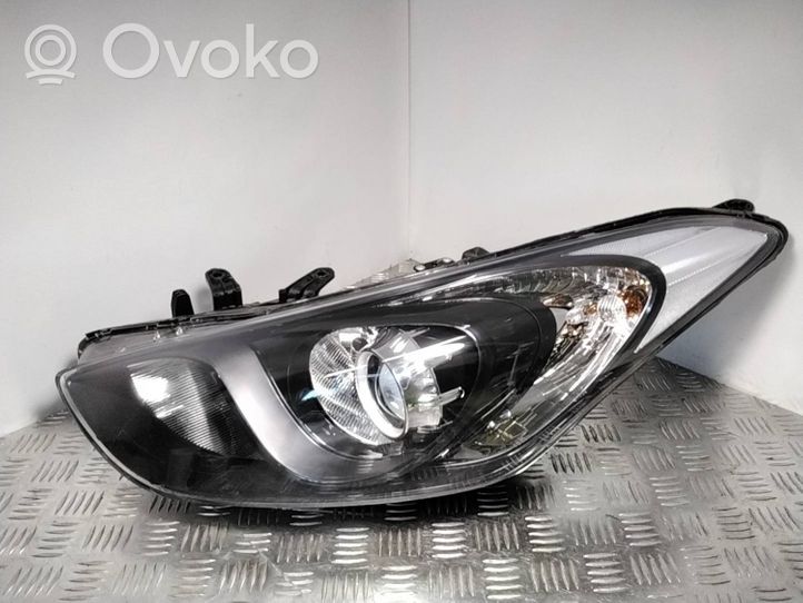 Hyundai i30 Lampa przednia 92101A6020