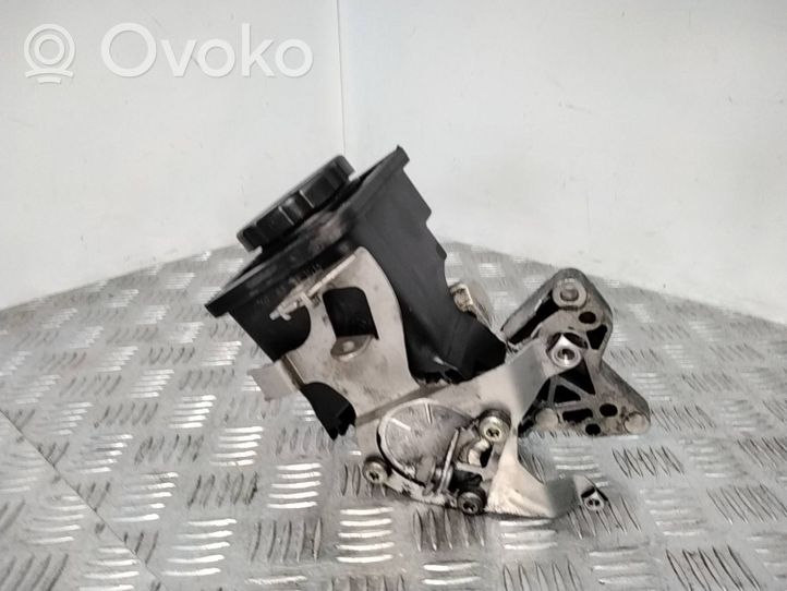 BMW X3 E83 Ohjaustehostimen pumppu 32412247556