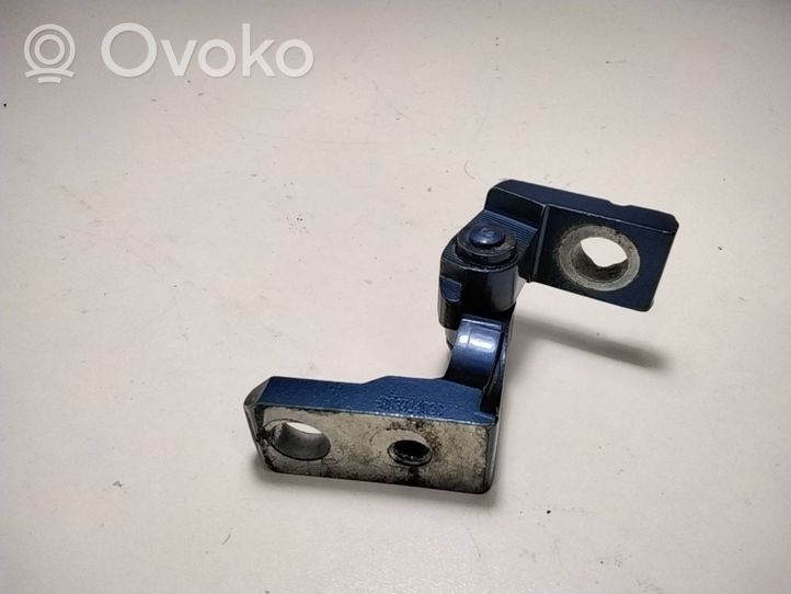 Volkswagen Polo IV 9N3 Front door upper hinge 6K0831402C