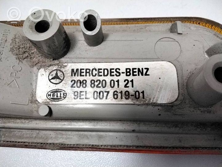 Mercedes-Benz CLK A208 C208 Feu clignotant répétiteur d'aile avant 2088200121
