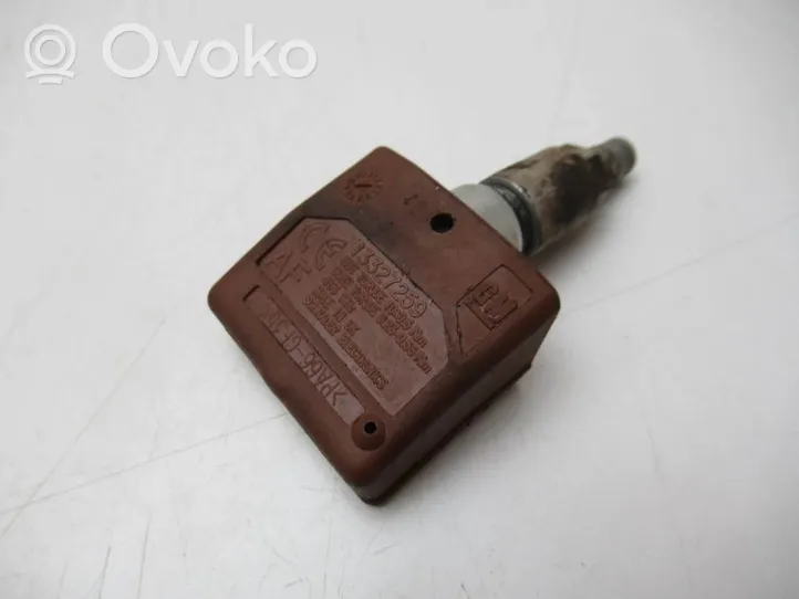 Opel Astra J Tire pressure sensor 13348393