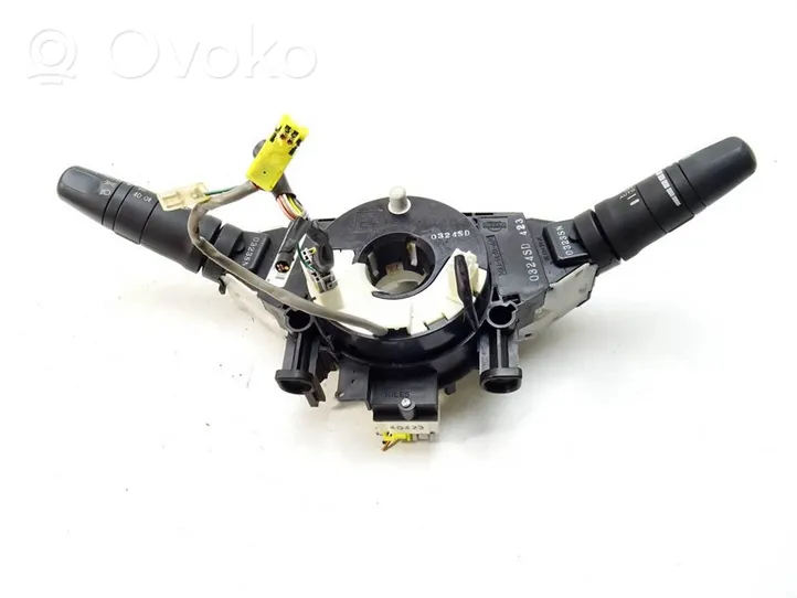 Nissan Note (E11) Leva/interruttore dell’indicatore di direzione e tergicristallo 25560BH00C