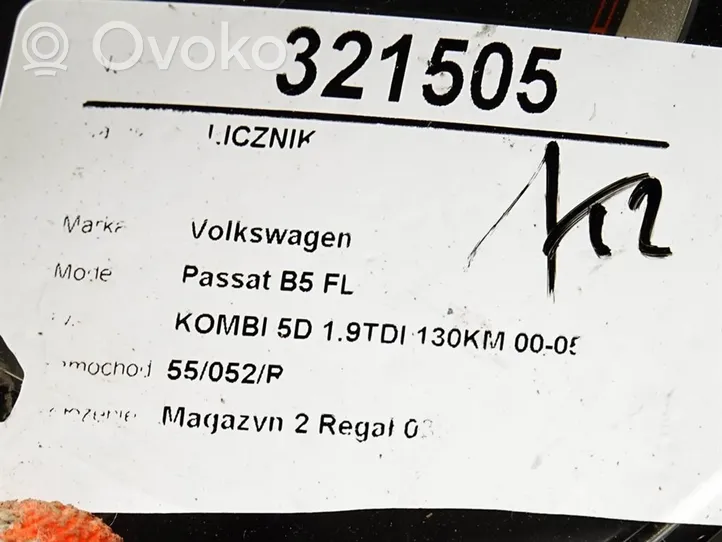 Volkswagen PASSAT B5.5 Spidometras (prietaisų skydelis) 3B0920806A