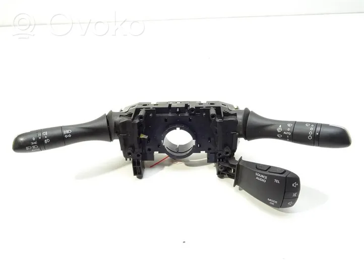 Renault Megane IV Pyyhkimen/suuntavilkun vipukytkin 255678134R