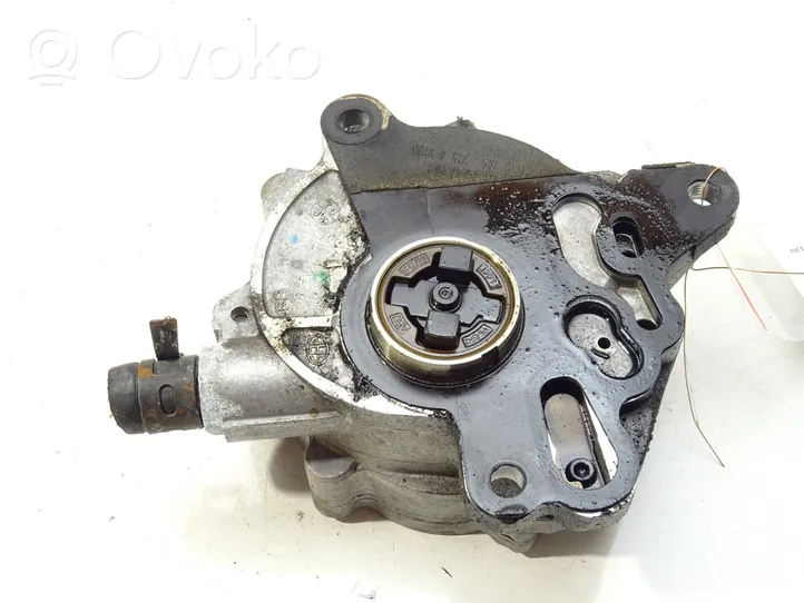 Volkswagen Golf V Vacuum pump 03G145209C