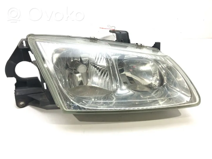 Nissan Almera N16 Lampa przednia 