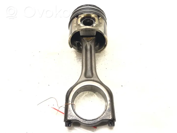 Volvo V50 Piston avec bielle D4164T