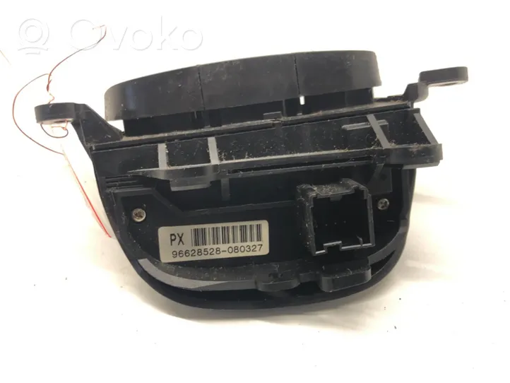 Chevrolet Captiva Boutons / interrupteurs volant 96628528