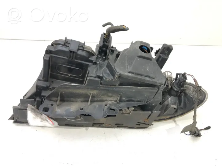 BMW 7 E38 Lampa przednia 8352022