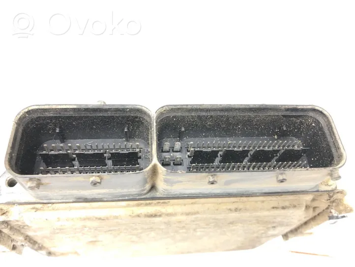 Opel Astra H Motora vadības bloka ECU 0281011943