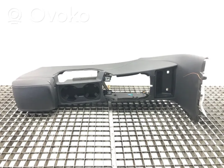 Volvo V50 Center console 8687408