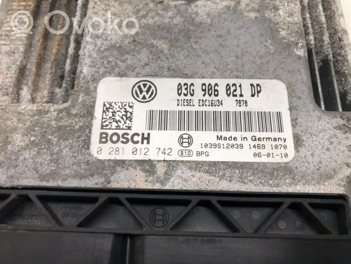 Volkswagen PASSAT B6 Motorsteuergerät ECU 03G906021DP