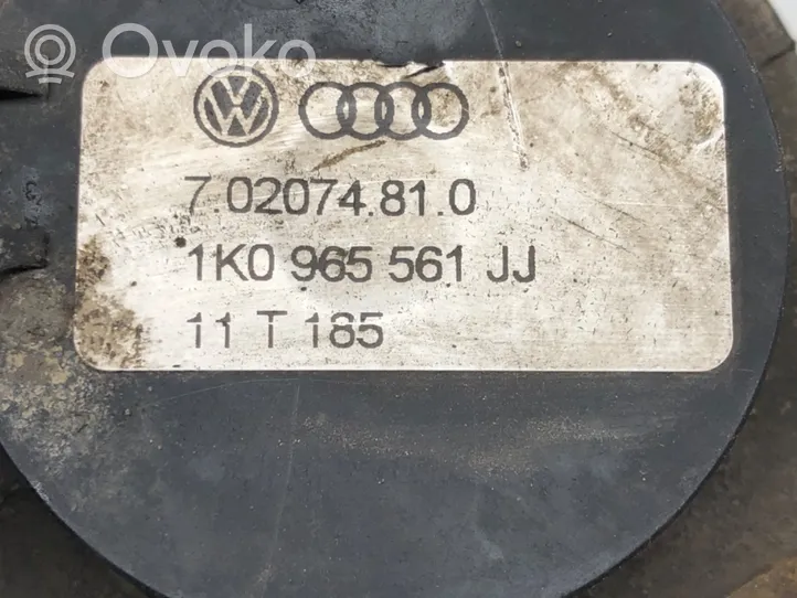 Volkswagen PASSAT CC Mocowanie / uchwyt filtra oleju 1K0965561JJ