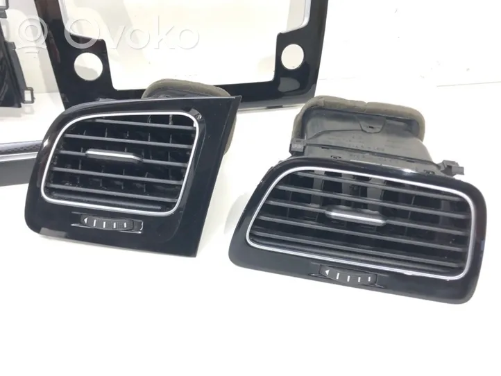 Volkswagen Golf VII Dashboard trim 