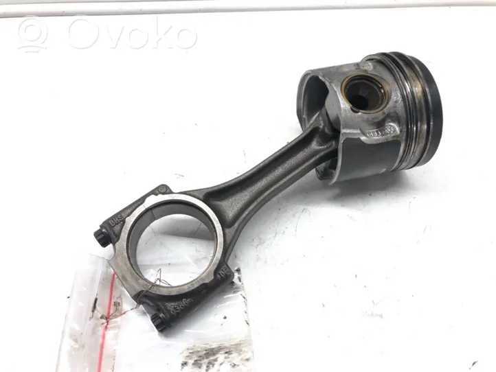 Volkswagen Caddy Piston with connecting rod 