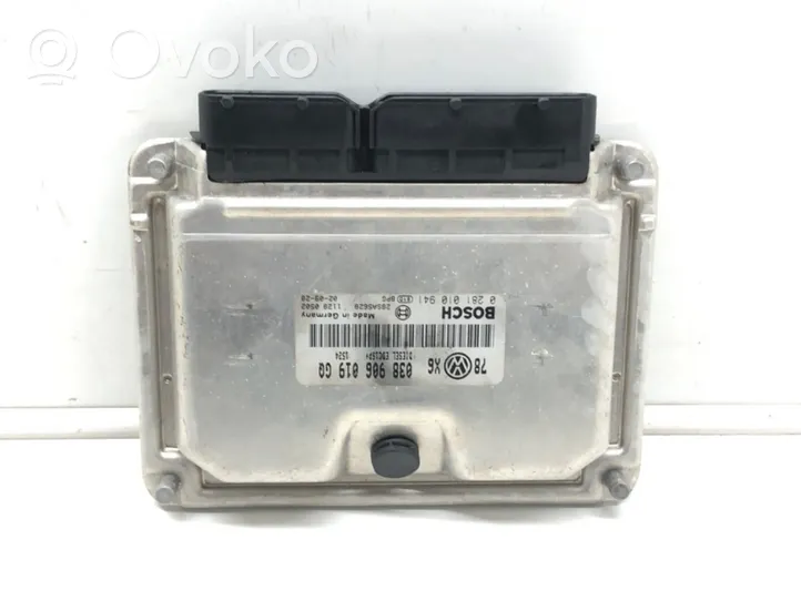 Audi A4 S4 B5 8D Unité de commande, module ECU de moteur 0281010941