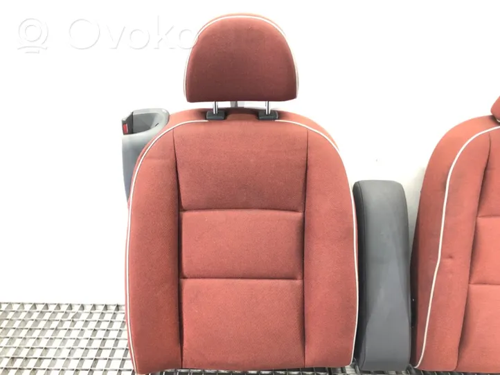 Volvo C30 Toisen istuinrivin istuimet 