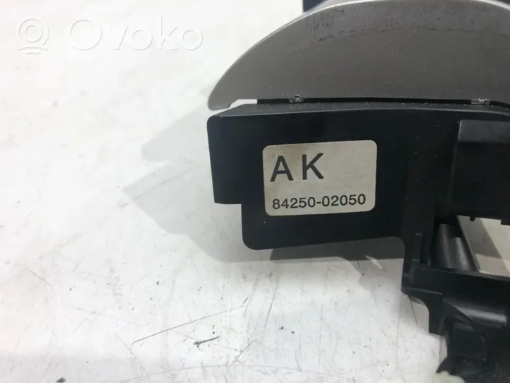 Toyota Auris 150 Ohjauspyörän painikkeet/kytkimet 84250-02050