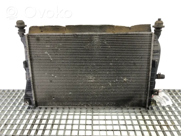Ford Mondeo Mk III Радиатор охлаждающей жидкости 2S718005DC