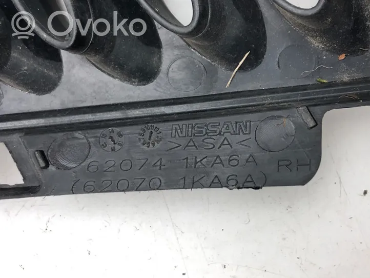 Nissan Juke I F15 Etupuskurin alempi jäähdytinsäleikkö 620741KA6A