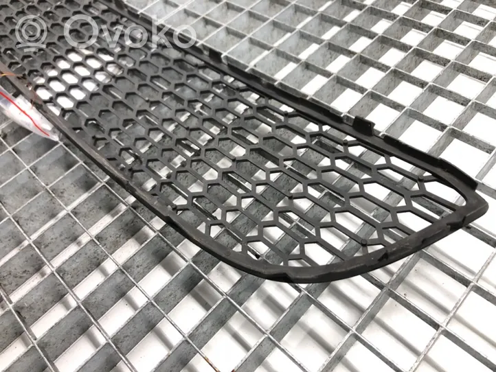 Audi A5 8T 8F Grille inférieure de pare-chocs avant 7906809