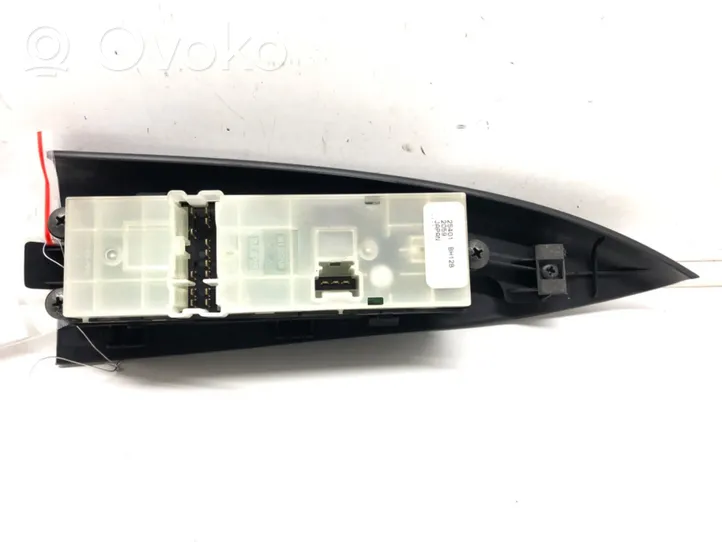 Nissan Note (E11) Electric window control switch 25401-BH12B