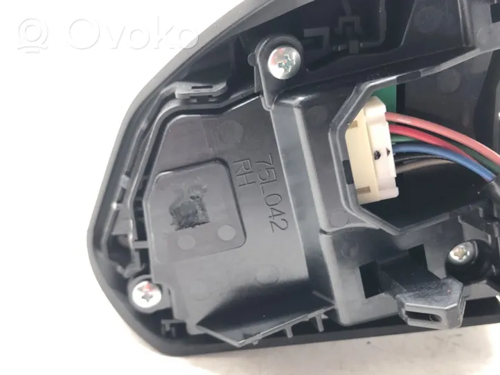 Mazda 2 Przełącznik / Przycisk kierownicy 