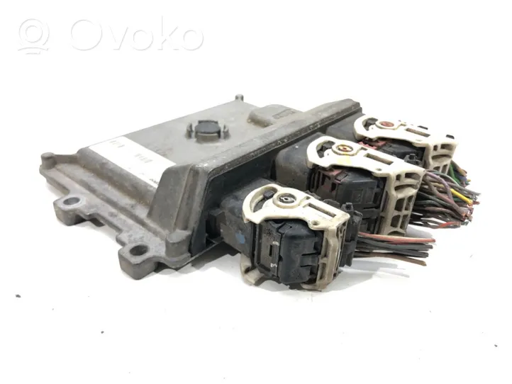 Peugeot 208 Motorsteuergerät ECU 9805895780