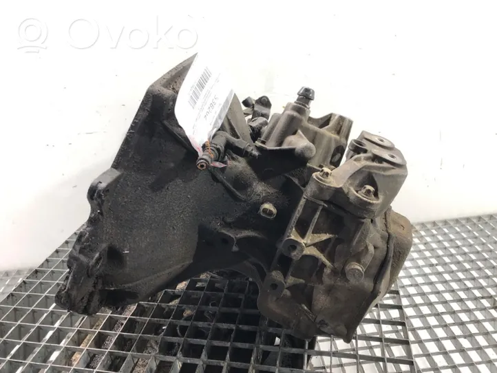 Opel Corsa C Mechaninė 5 pavarų dėžė F17W355