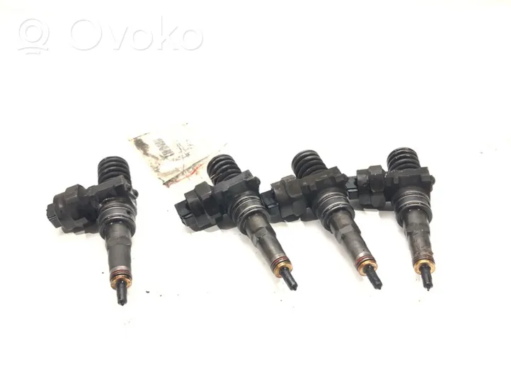 Volkswagen PASSAT B5 Fuel injectors set 038130073F