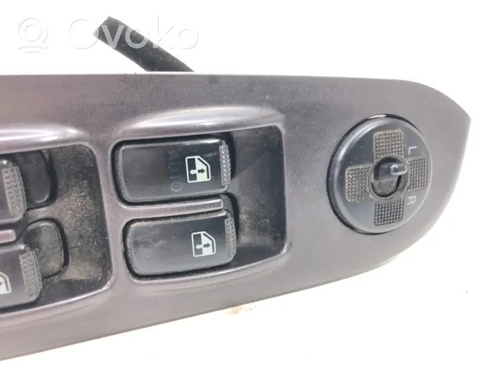 Hyundai Trajet Electric window control switch 621W02250