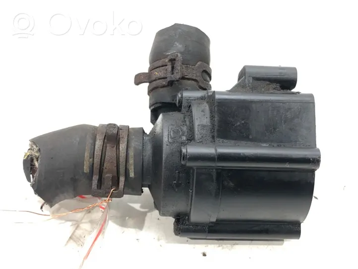 Volkswagen Golf VII Oil filter mounting bracket 5Q0965561B