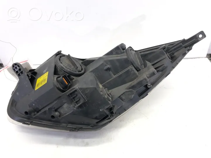 KIA Venga Lampa przednia 92102-1P000