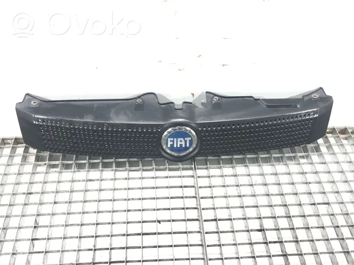 Fiat Panda II Atrapa chłodnicy / Grill 