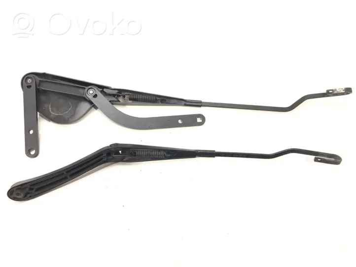 Mercedes-Benz C AMG W203 Front wiper blade arm 