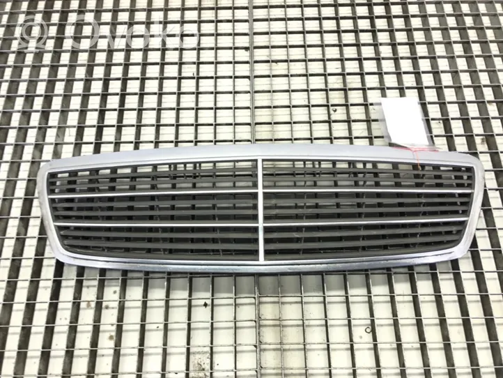 Mercedes-Benz C AMG W203 Atrapa chłodnicy / Grill A2038800483