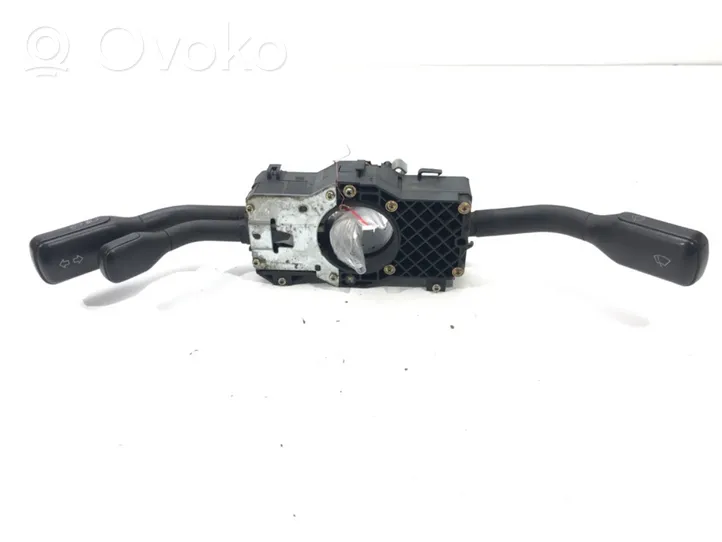 Audi A4 S4 B5 8D Leva/interruttore dell’indicatore di direzione e tergicristallo 4D0953513