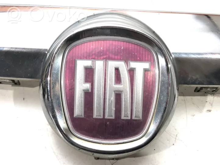 Fiat Punto (199) Grille de calandre avant 735501719