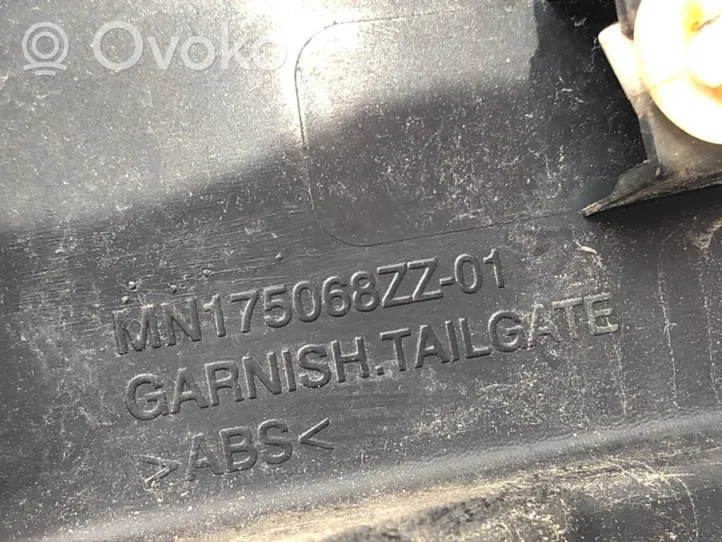 Mitsubishi Outlander Listwa oświetlenie tylnej tablicy rejestracyjnej MN175068