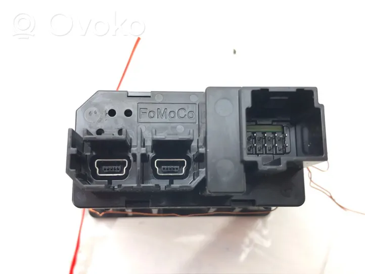 Ford Focus USB socket connector FR3T-14F014-AB