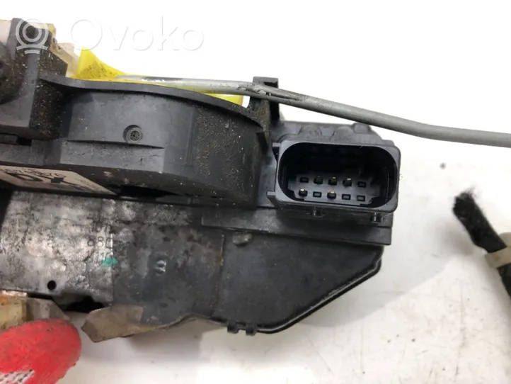 Chevrolet Cruze Front door lock 13578276