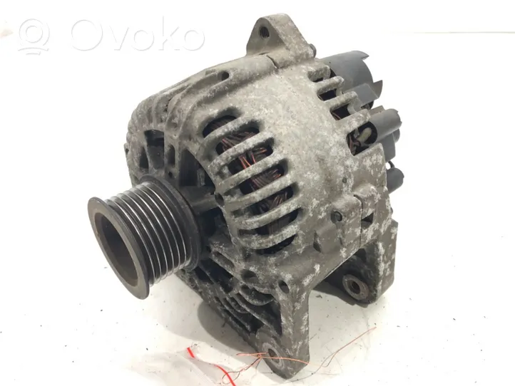 Renault Clio III Generatore/alternatore 8200654541C