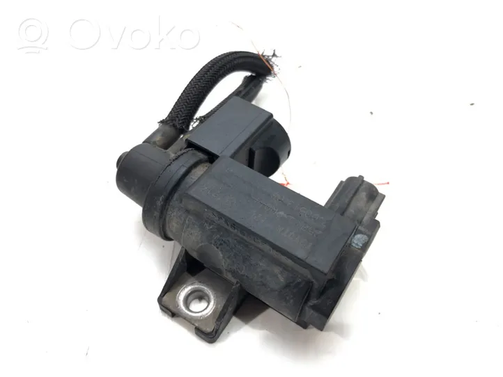 Toyota Avensis T250 Fuel pressure regulator 25819-0R011