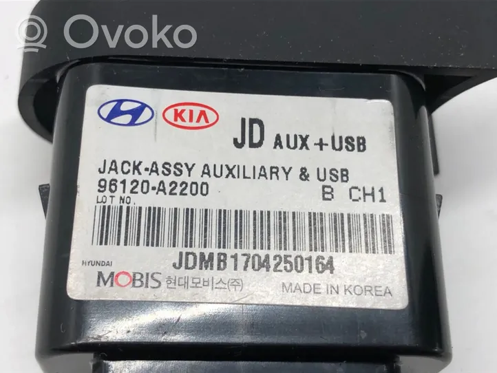 KIA Ceed Connecteur/prise USB 96120-A2200