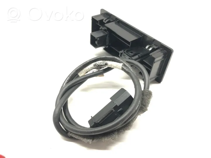 Ford Focus USB socket connector CM5T-044K62-AA