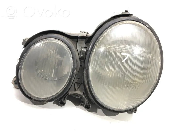 Mercedes-Benz E W210 Lampa przednia 150607-00