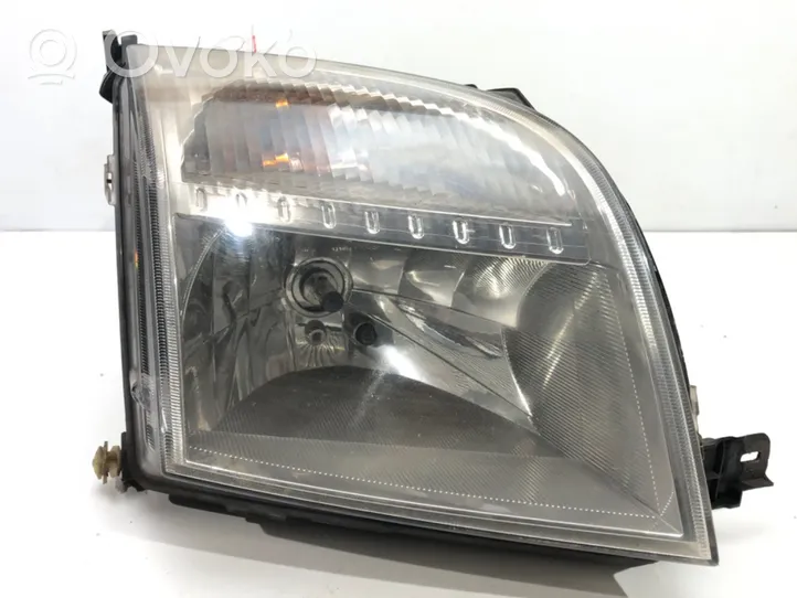 Ford Fusion Lampa przednia 